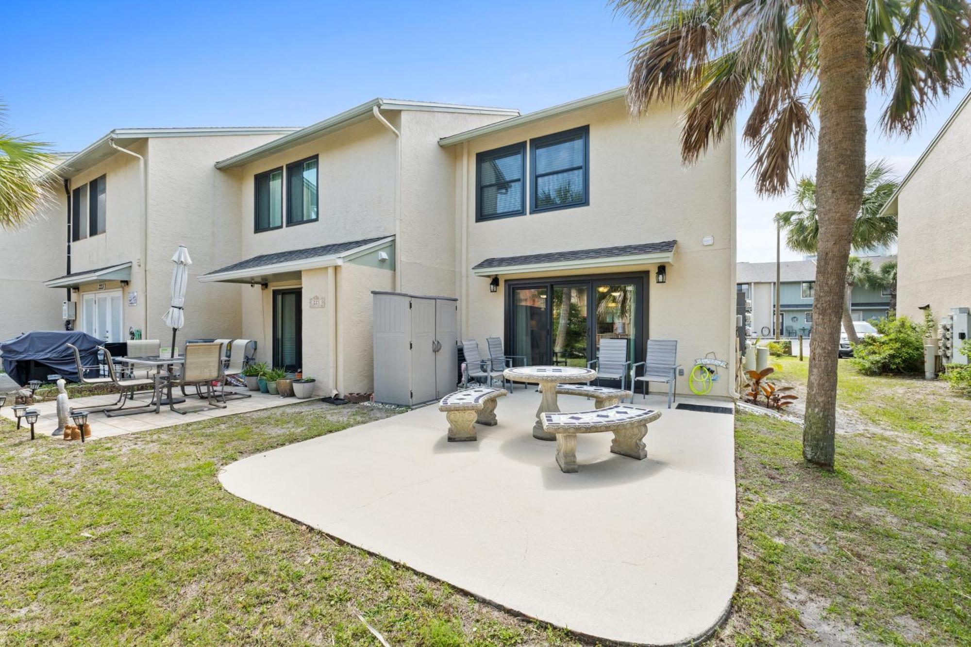Gulf Highlands 219 By Book That